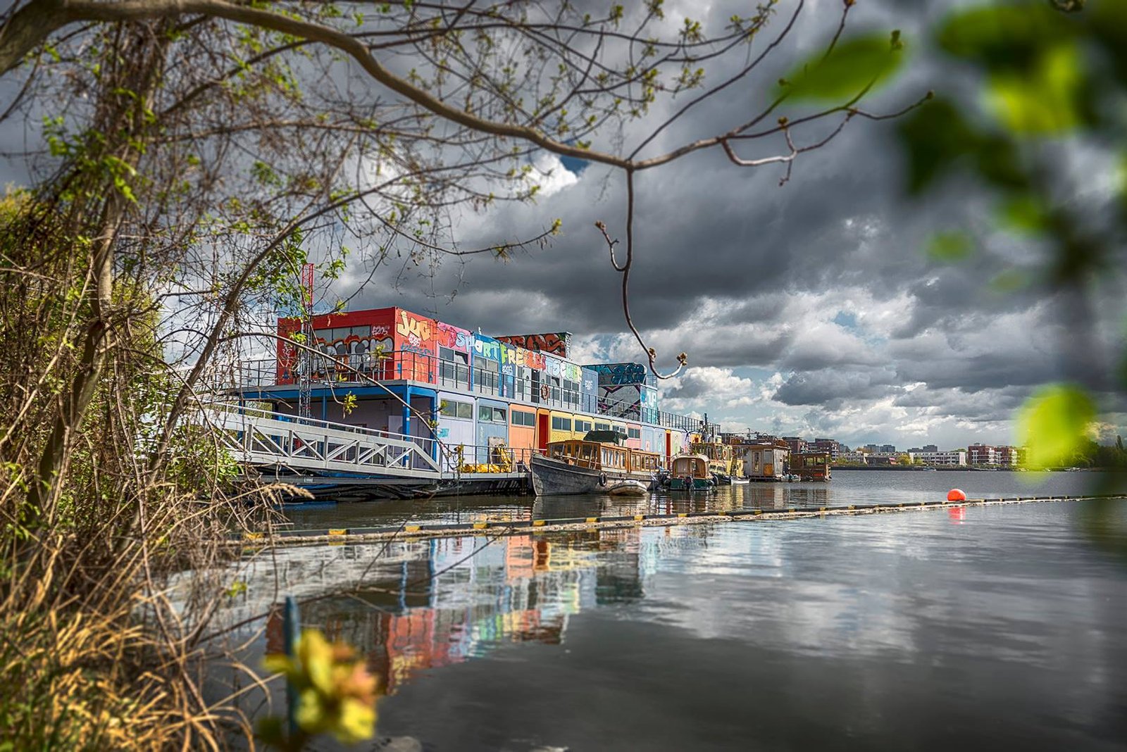 Besetzung des Jugendfreizeitschiffs Freibeuter